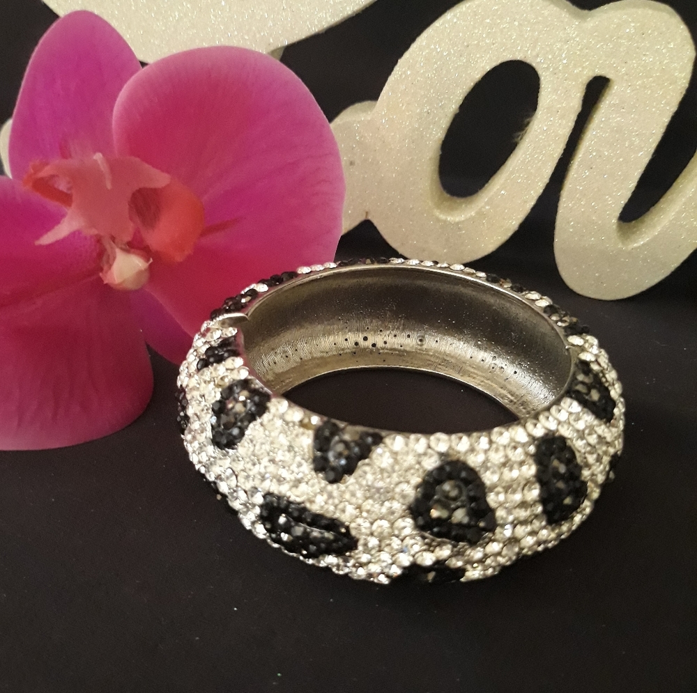 🥳Host Pick🥳 Blinged Out Leopard Bangle Bracelet - Picture 1 of 3
